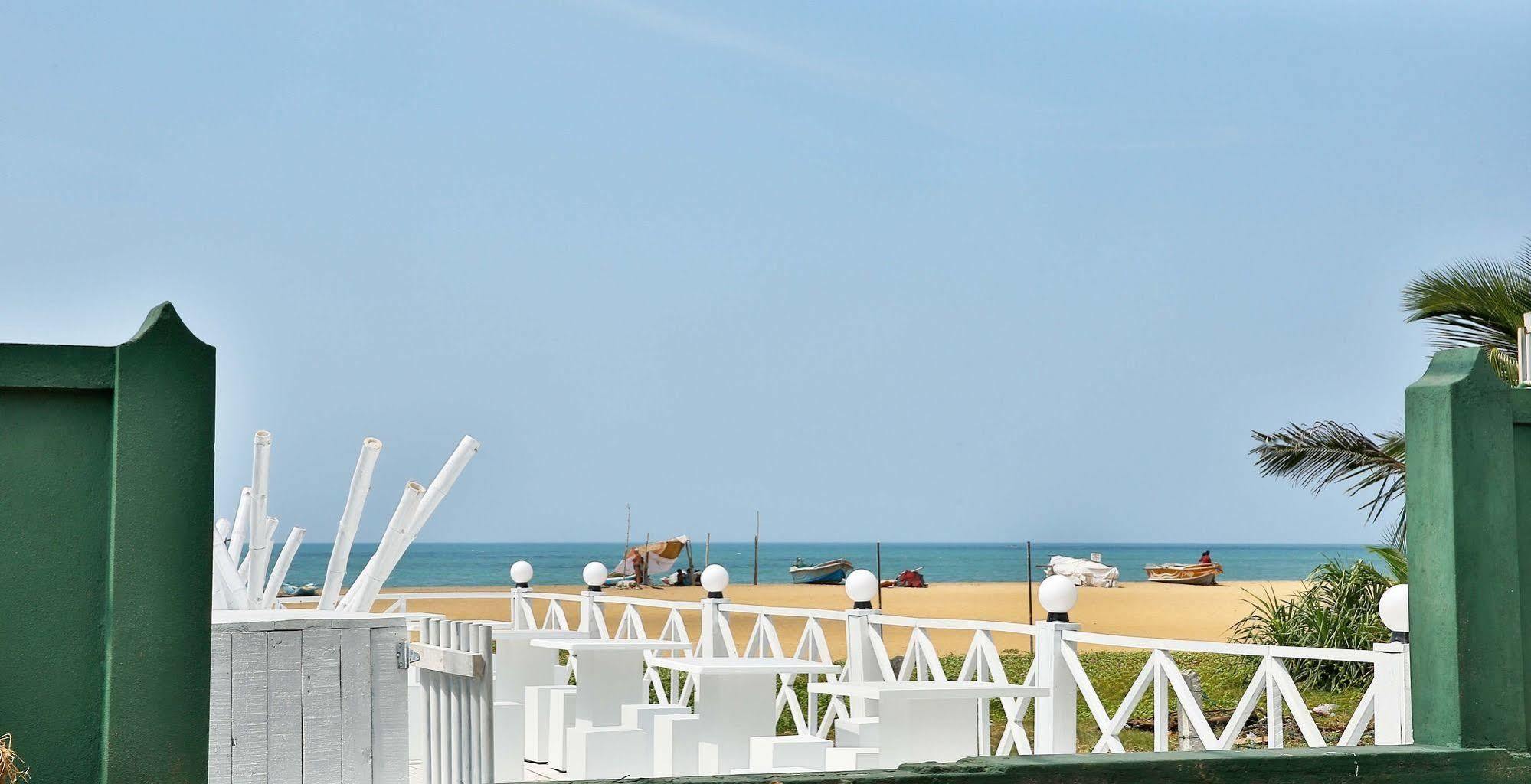 The Reef Beach Hotel Negombo Eksteriør billede