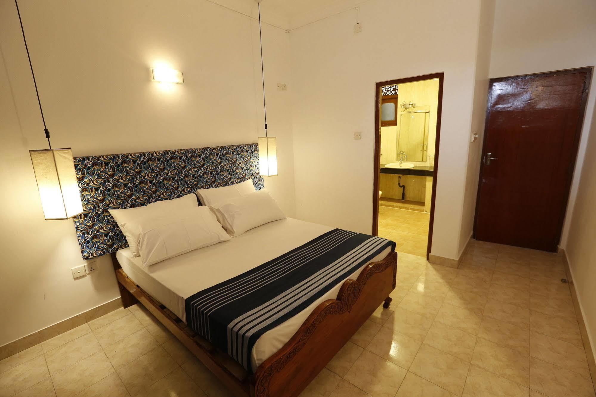The Reef Beach Hotel Negombo Eksteriør billede