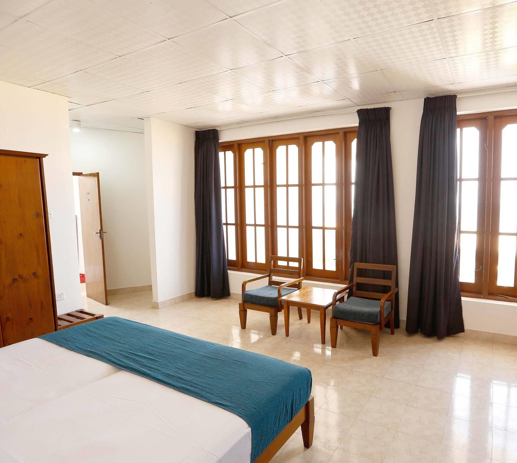 The Reef Beach Hotel Negombo Eksteriør billede