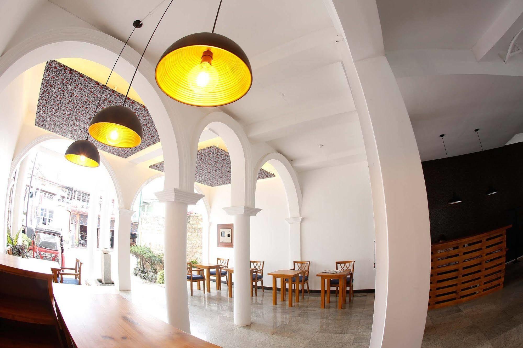 The Reef Beach Hotel Negombo Eksteriør billede
