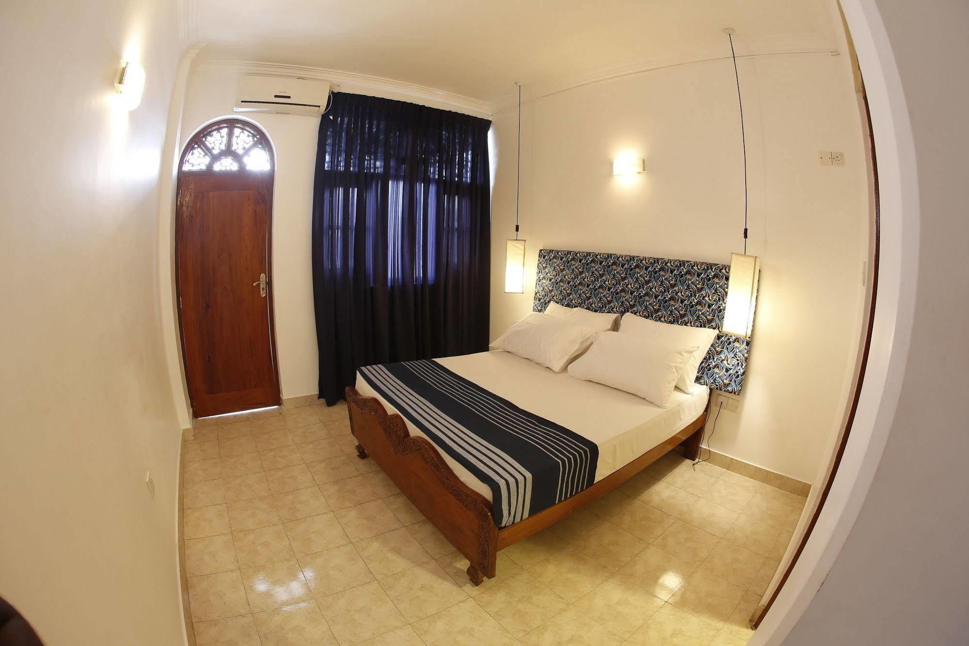 The Reef Beach Hotel Negombo Eksteriør billede