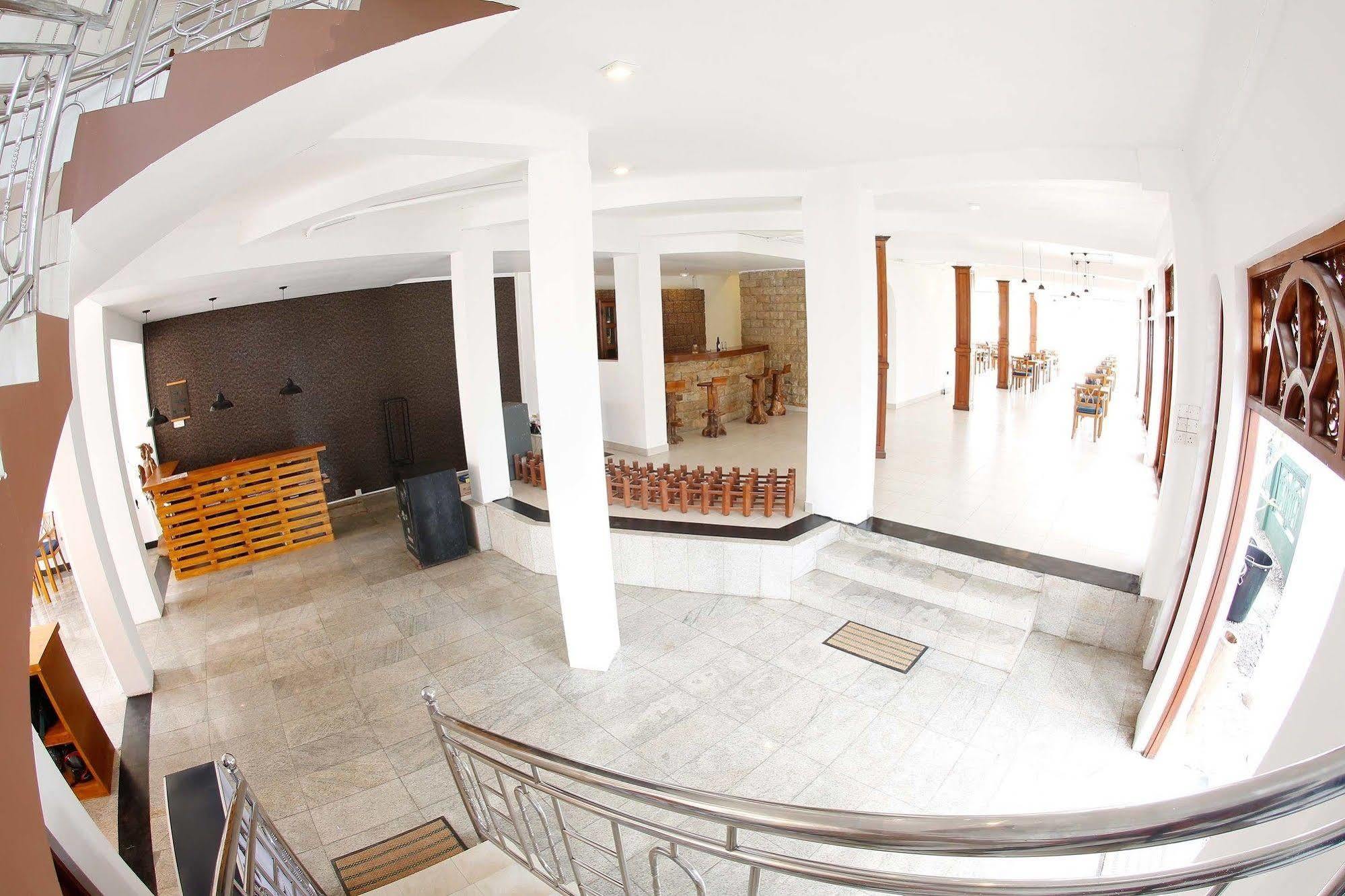 The Reef Beach Hotel Negombo Eksteriør billede